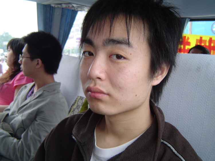 未婚的大龄男青年,当别人问起自己的年龄,是回答自己真实的年龄好?