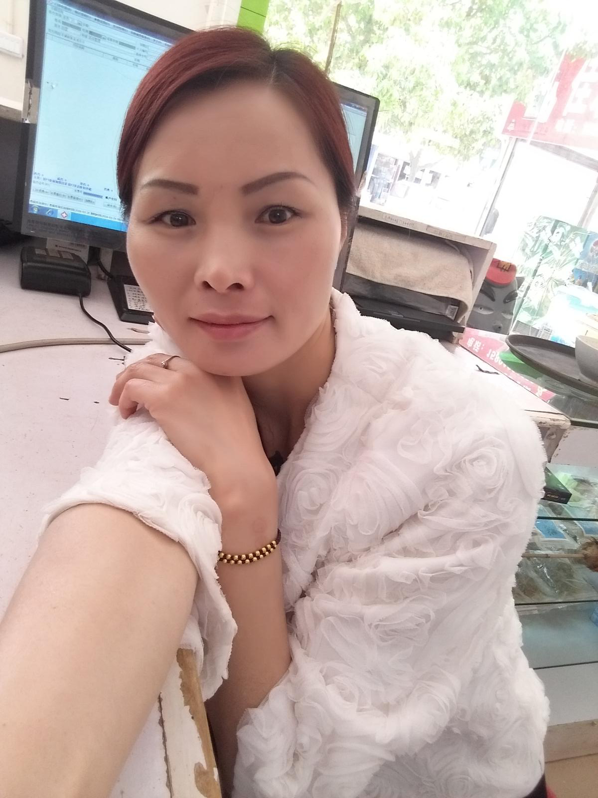 37岁离异女征婚照片(id:90417109)_云南楚雄征婚交友_珍爱网