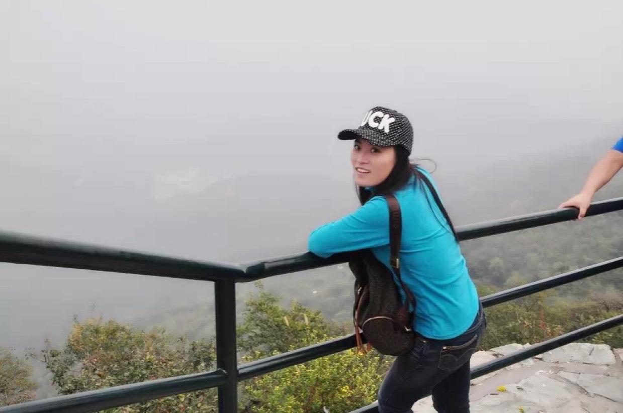 美女闫老师照片